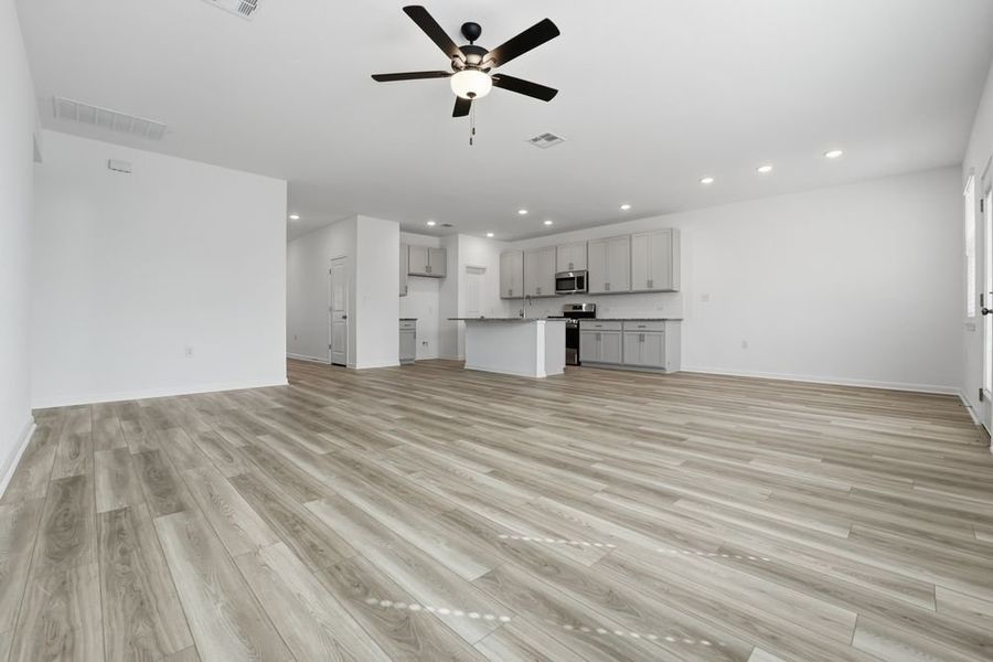 Spacious, unfurnished interior of a new home in Lisso, Pflugerville (Image 13).