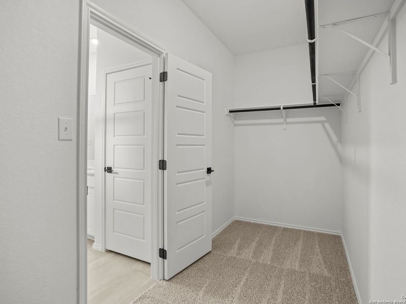 Spacious, unfurnished interior of a new home in Comanche Ridge, San Antonio (Image 25).