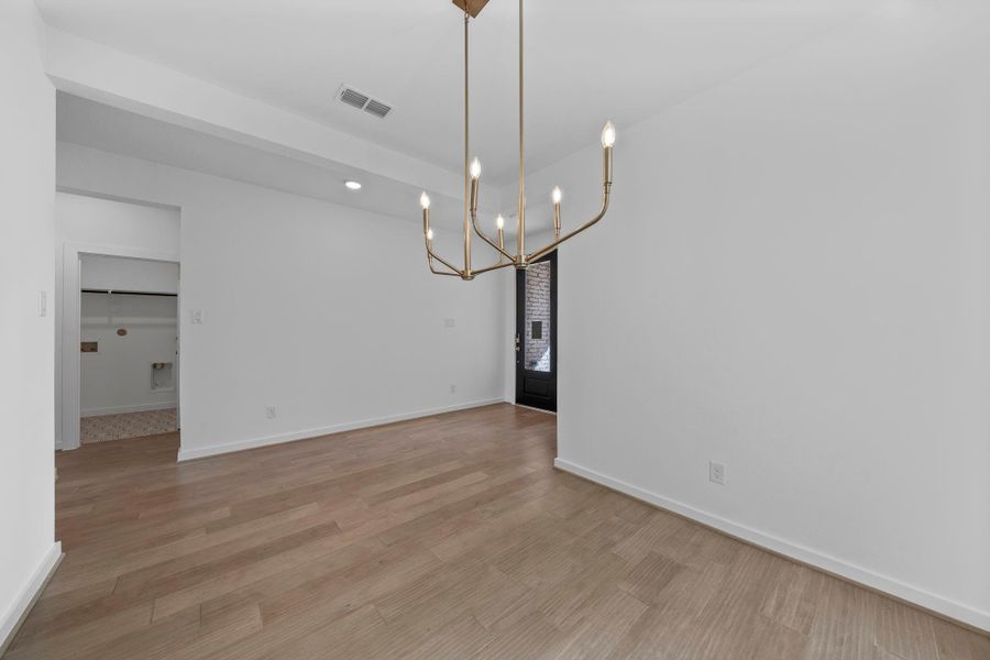 Spacious, unfurnished interior of a new home in , Missouri City (Image 35).