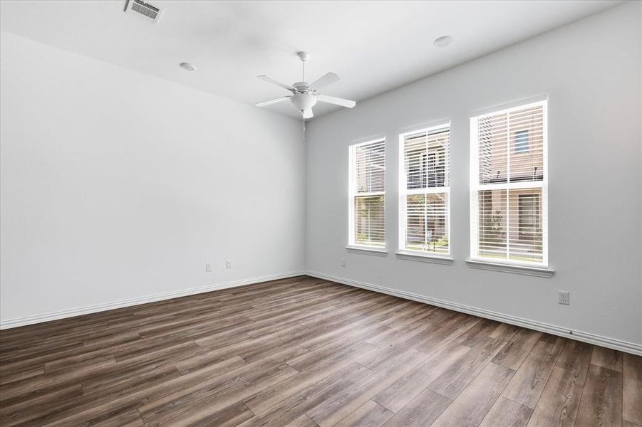Spacious, unfurnished interior of a new home in Tenison Village, Dallas (Image 13). Spacious, unfurnished interior of a new home in Tenison Village, Dallas (Image 13).