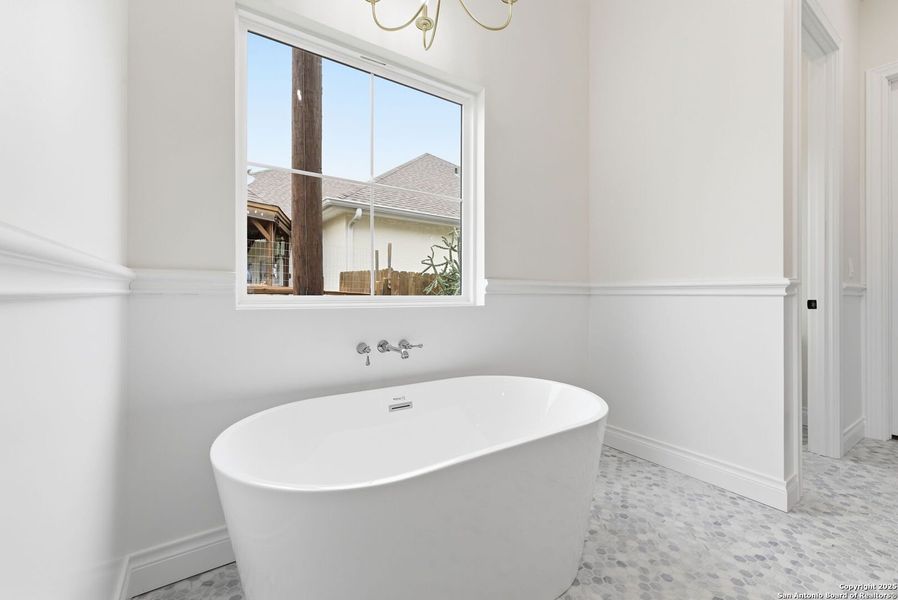 Furnished interior view inside a new home in , Bandera (Image 12).