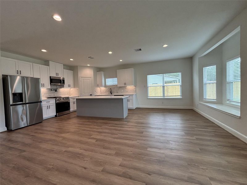 Spacious, unfurnished interior of a new home in Hill & Dale Ranch, Splendora (Image 10).