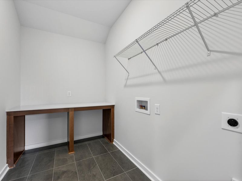 Spacious, unfurnished interior of a new home in Hardy Pond, Rock Hill (Image 10).