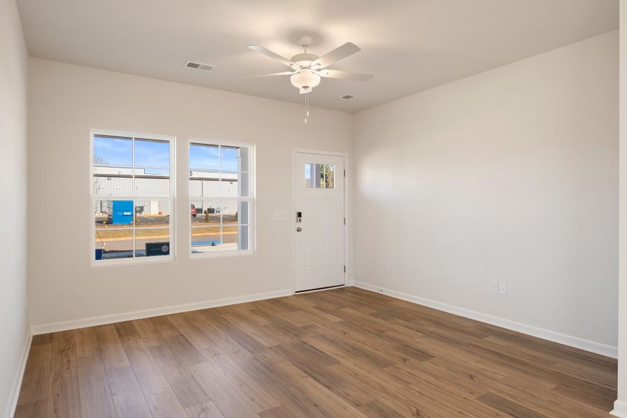 Spacious, unfurnished interior of a new home in Tucker Ridge, Pendleton (Image 15).