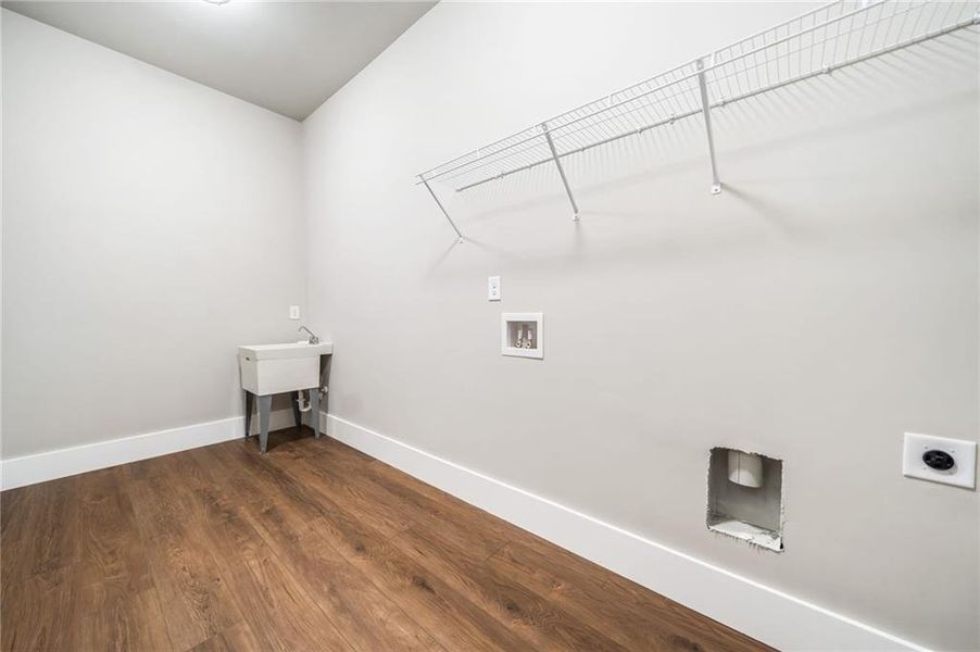 Spacious, unfurnished interior of a new home in , Jasper (Image 20).