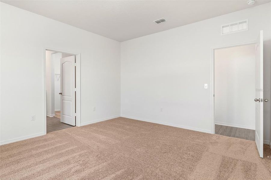 Spacious, unfurnished interior of a new home in Peach Crossings, Winter Haven (Image 15).