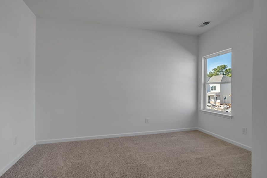Spacious, unfurnished interior of a new home in Stratford Station, Lebanon (Image 27).