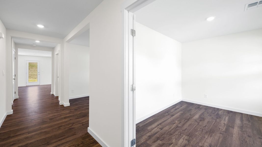 Spacious, unfurnished interior of a new home in Owensby Farms, Dayton (Image 8).