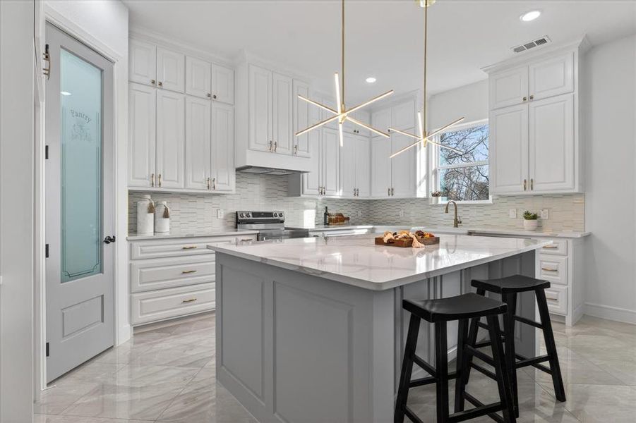 Furnished interior view inside a new home in , Celeste (Image 18).