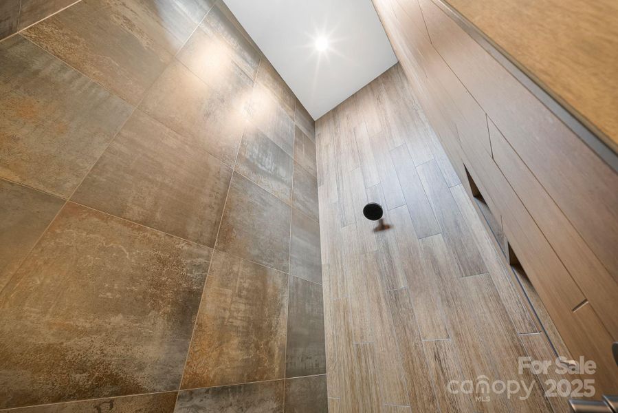 Spacious, unfurnished interior of a new home in , Hendersonville (Image 18).