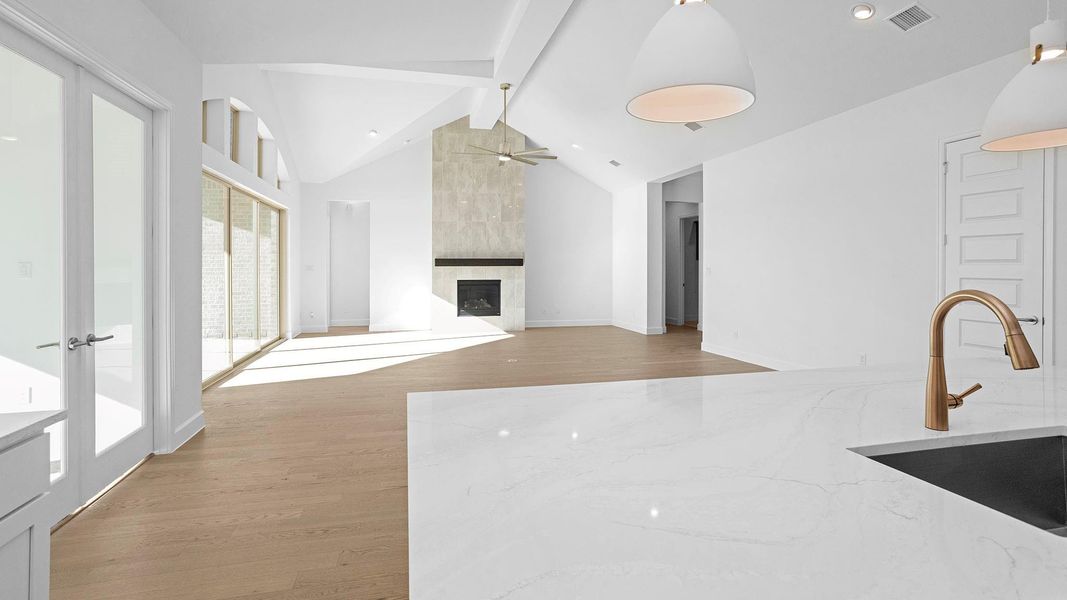 Spacious, unfurnished interior of a new home in Briarley 70', Montgomery (Image 12).