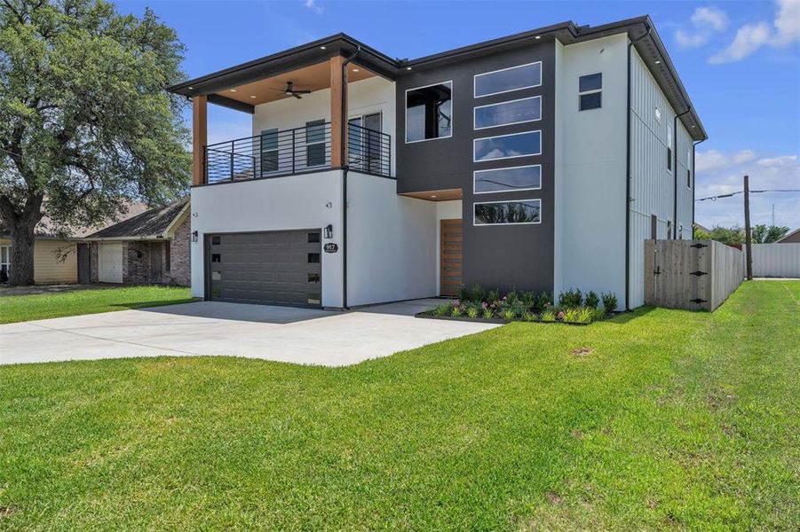 Front exterior of a new home in , Dallas, TX, highlighting curb appeal (Image 1). Front exterior of a new home in , Dallas, TX, highlighting curb appeal (Image 1).