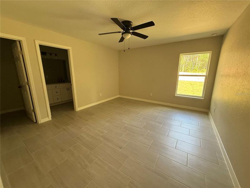 Spacious, unfurnished interior of a new home in , Summerfield (Image 10).