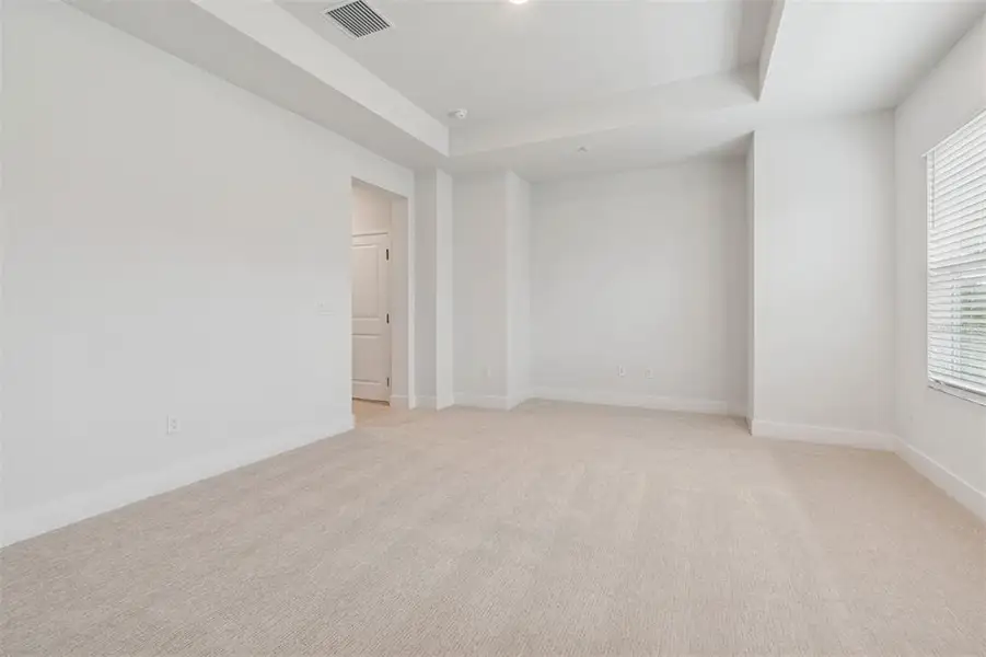 Spacious, unfurnished interior of a new home in Apex at Seminole Heights, Tampa (Image 26).
