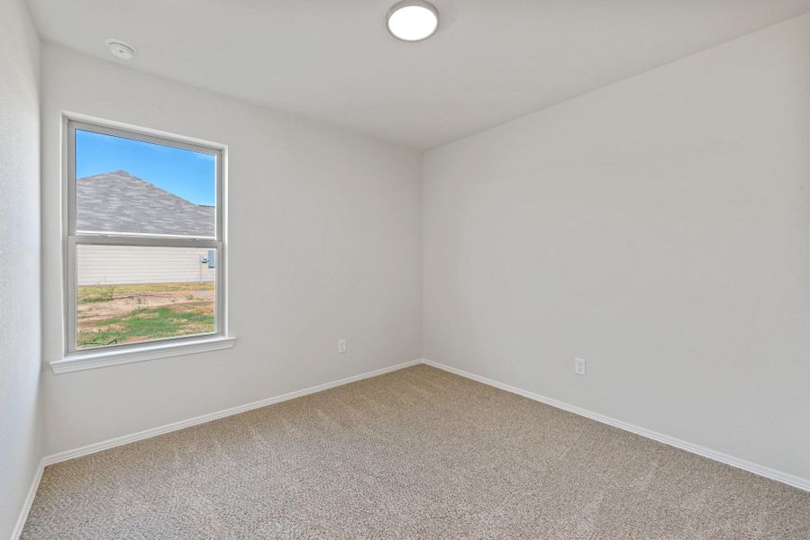 Spacious, unfurnished interior of a new home in , Navasota (Image 5).