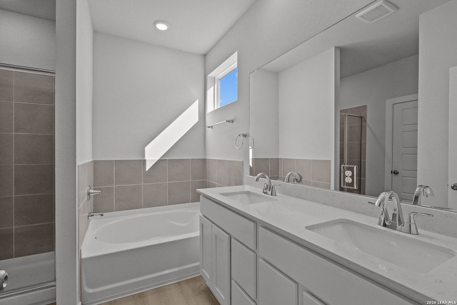 Furnished interior view inside a new home in Cinco Lakes, San Antonio (Image 10).