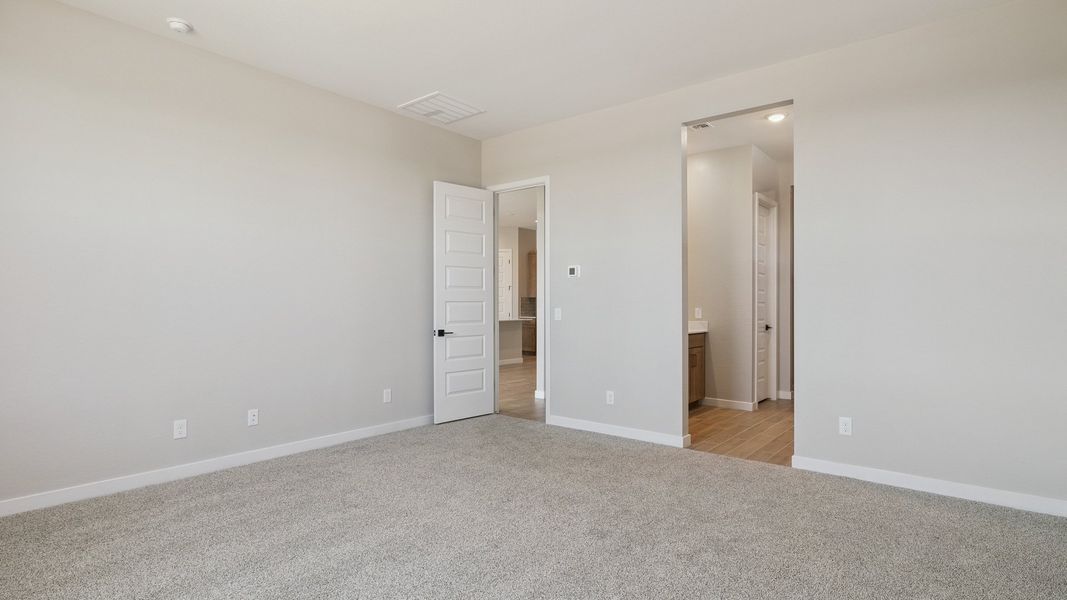 Spacious, unfurnished interior of a new home in Upper Canyon, Phoenix (Image 25).