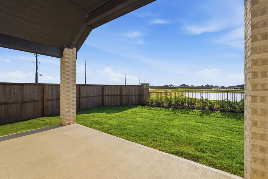 Exterior details and patio area of a home in Ashland, Richwood (Image 4).
