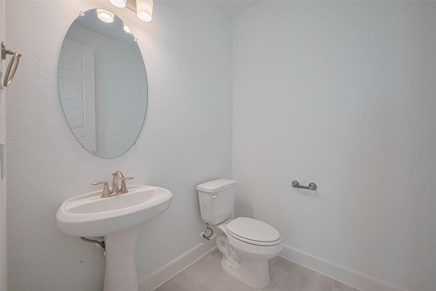 Furnished interior view inside a new home in Lago Mar, Texas City (Image 5).