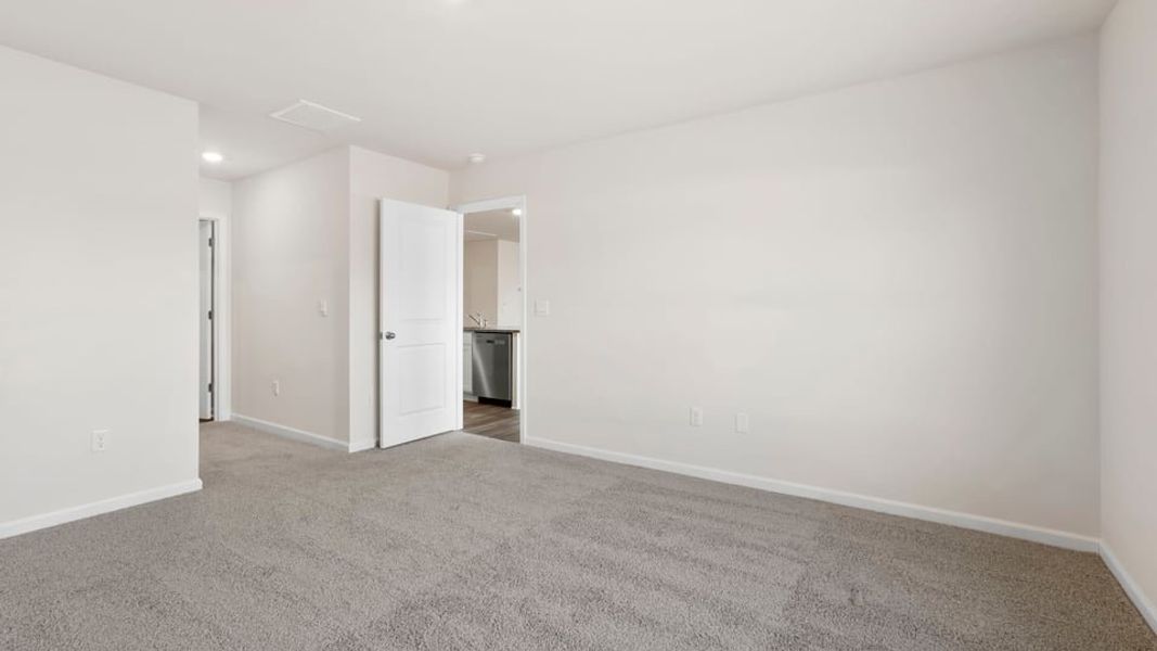 Spacious, unfurnished interior of a new home in Cascade Point, Seneca (Image 31).