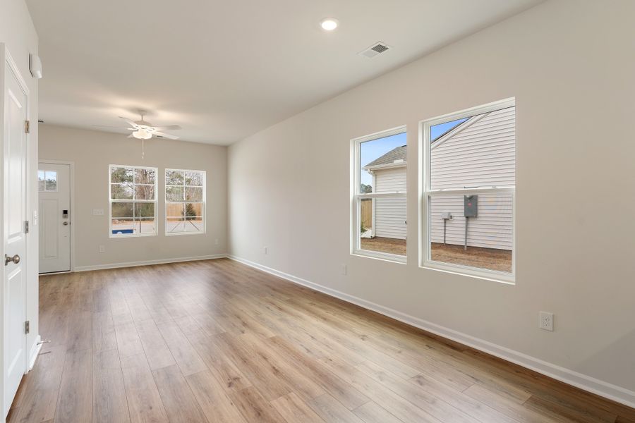 Spacious, unfurnished interior of a new home in Tucker Ridge, Pendleton (Image 16).