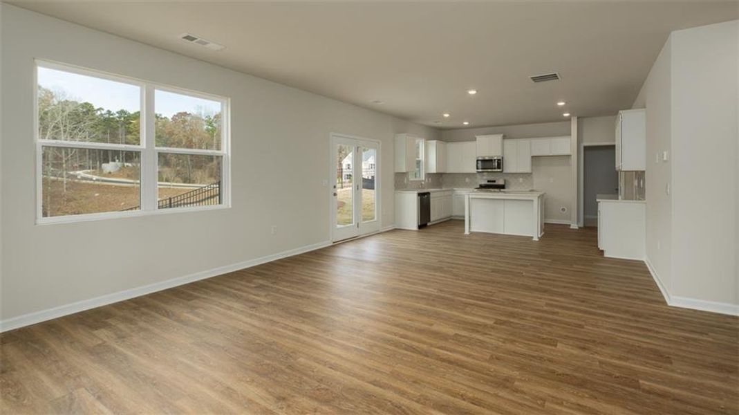 Spacious, unfurnished interior of a new home in Brooks Station, Dacula (Image 9).