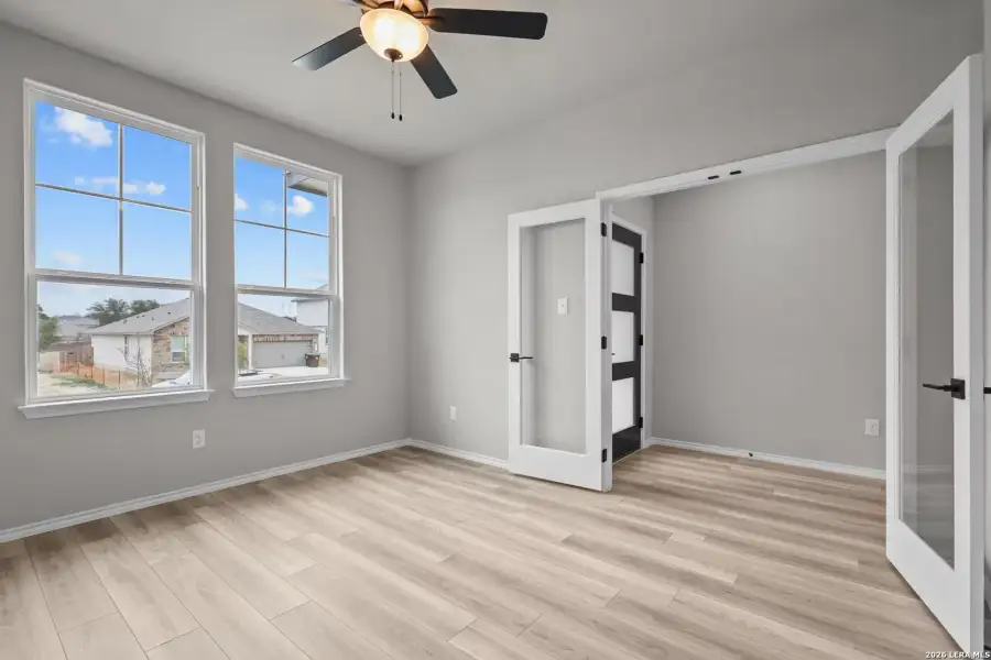 Spacious, unfurnished interior of a new home in Hannah Heights, Seguin (Image 22).