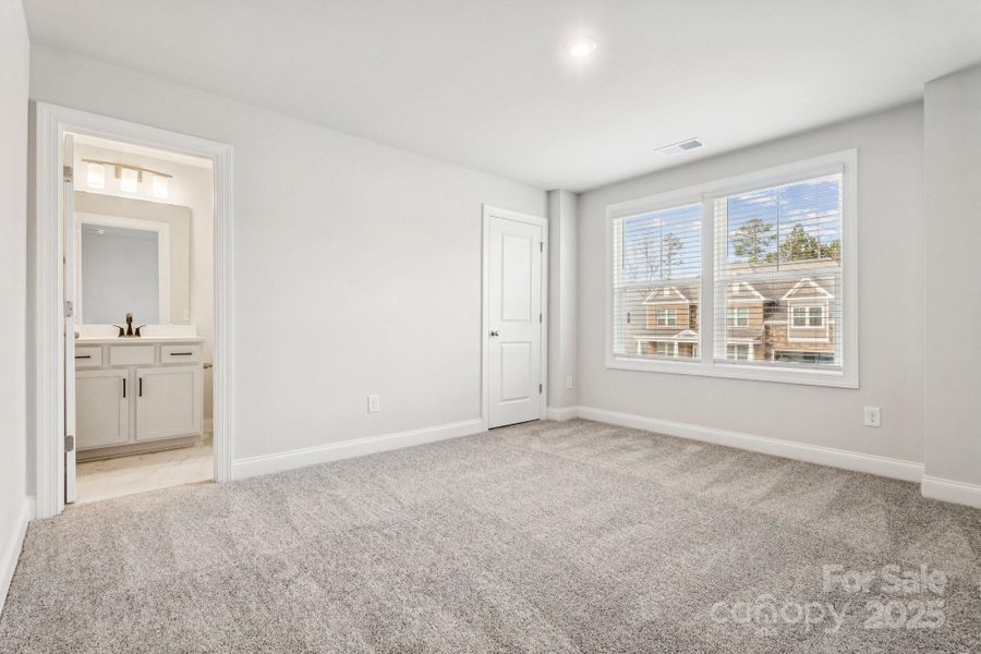 Spacious, unfurnished interior of a new home in Glenhurst, Matthews (Image 22).