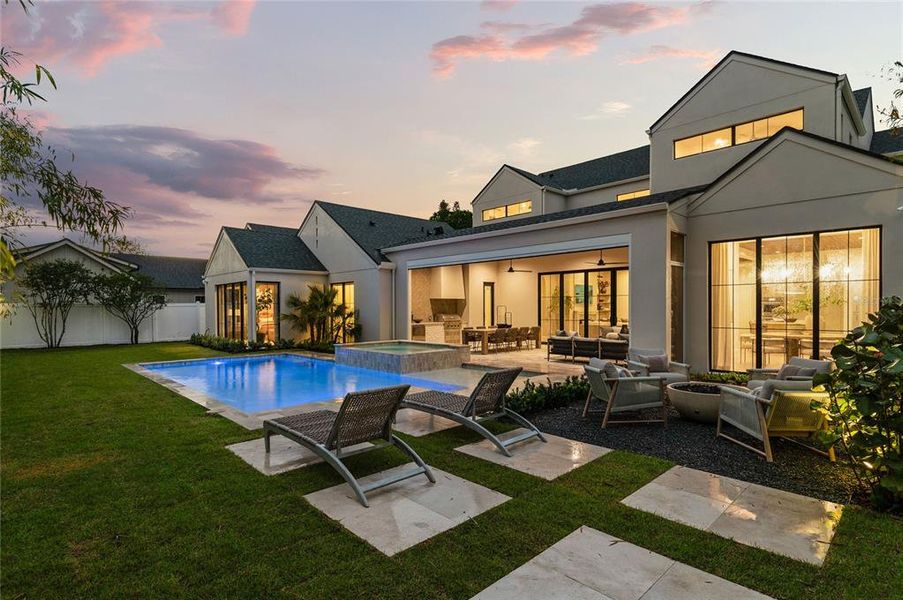 Exterior details and patio area of a home in , Orlando (Image 4).
