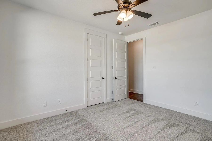 Representative unfurnished interior of a home built from the The Magnolia by Elmwood Custom Homes in Waterfall Ranch Estates, Waxahachie (Image 31).