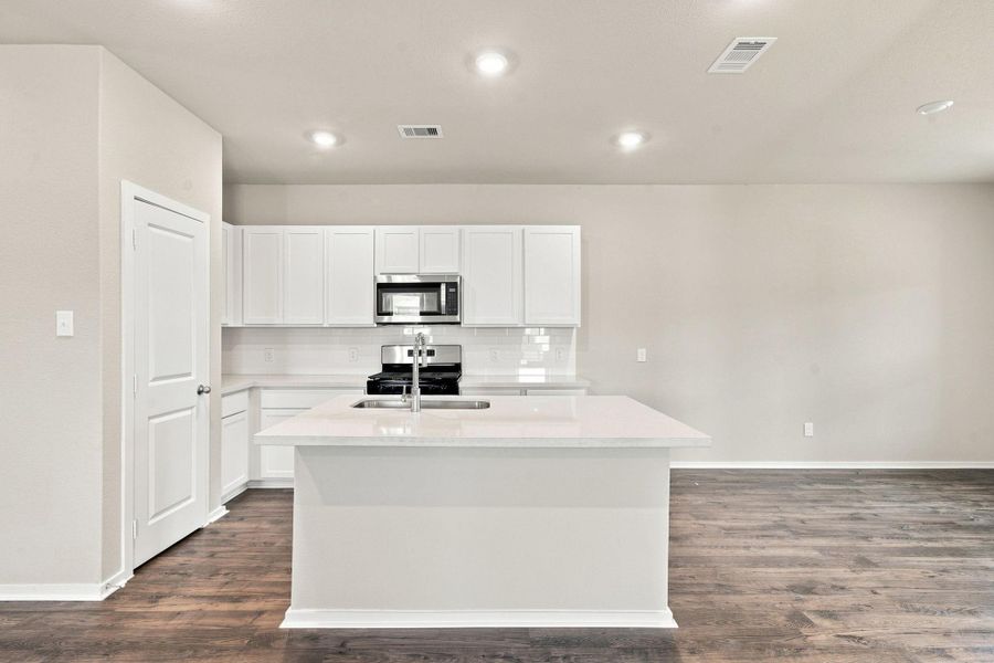 Furnished interior view inside a new home in Laurel Landing, Alvin (Image 5).