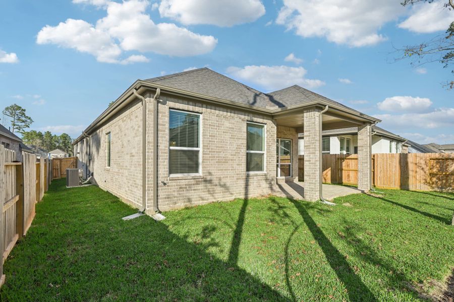 Exterior details and patio area of a home in The Woodlands Hills, Willis (Image 3).