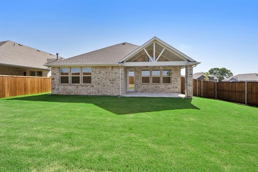Exterior details and patio area of a home in Heritage Ranch, Sherman (Image 2).