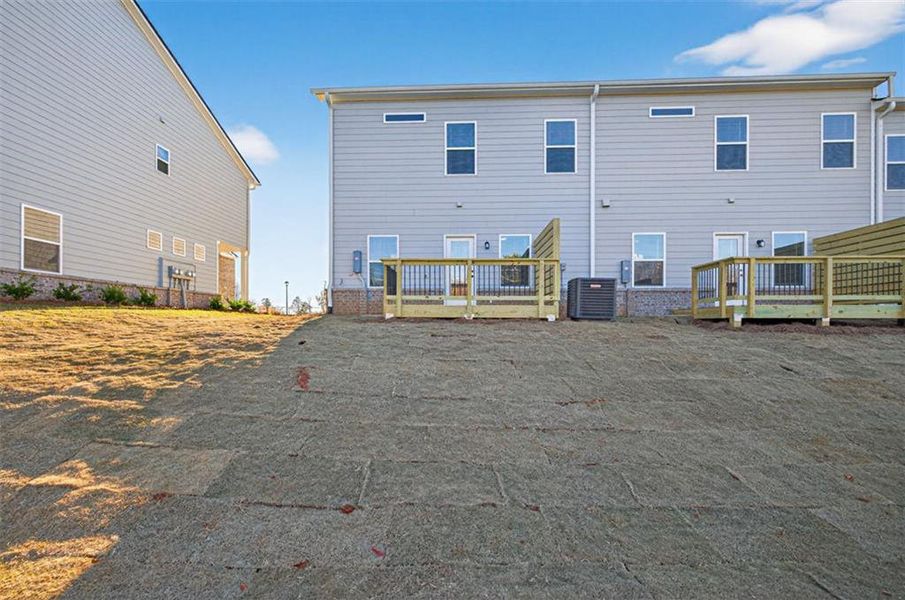 Exterior details and patio area of a home in Franklin Manor, Lawrenceville (Image 3).