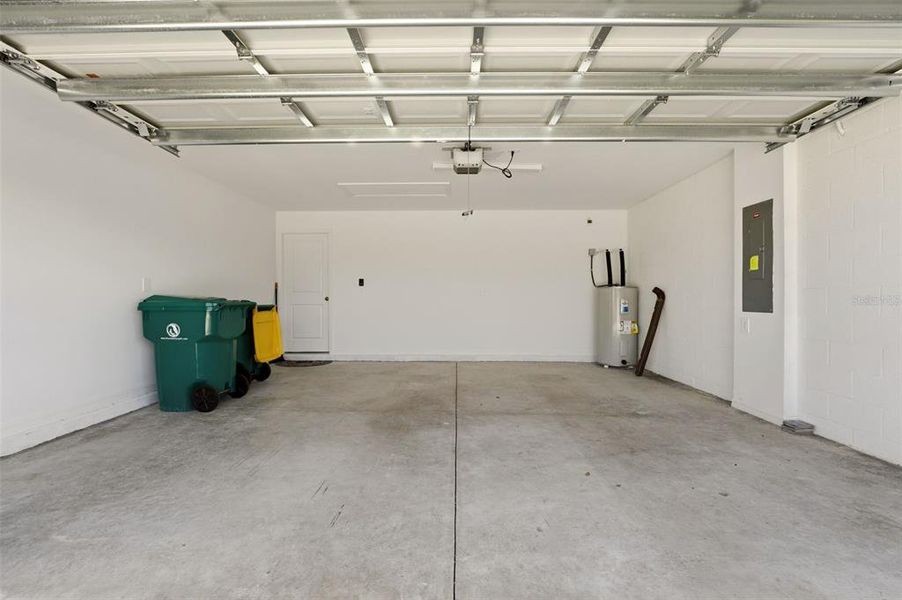Spacious, unfurnished interior of a new home in Rotonda Lakes, Rotonda West (Image 24). Spacious, unfurnished interior of a new home in Rotonda Lakes, Rotonda West (Image 24).