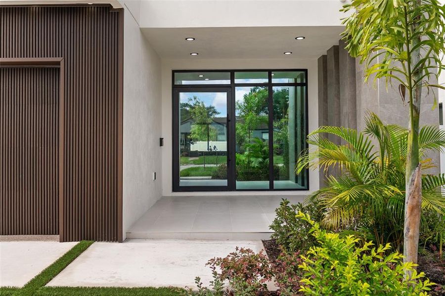 Exterior details and patio area of a home in , Tampa (Image 32).