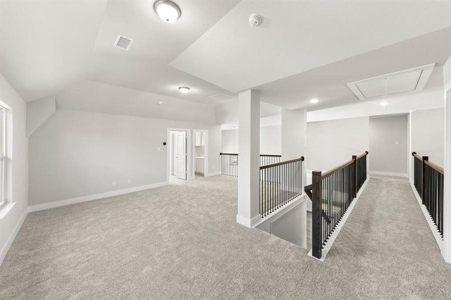 Spacious, unfurnished interior of a new home in Edgewood Creek, Celina (Image 31).