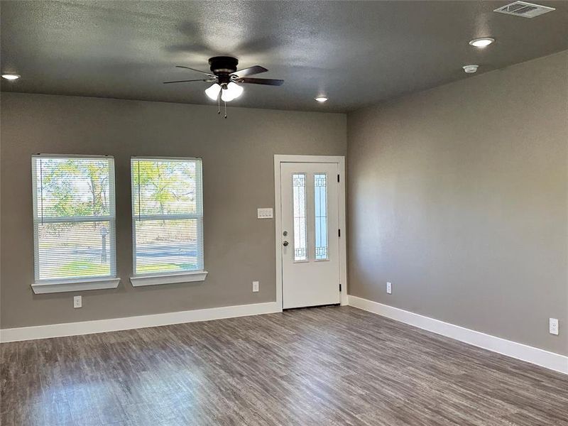 Spacious, unfurnished interior of a new home in , Sulphur Springs (Image 20).