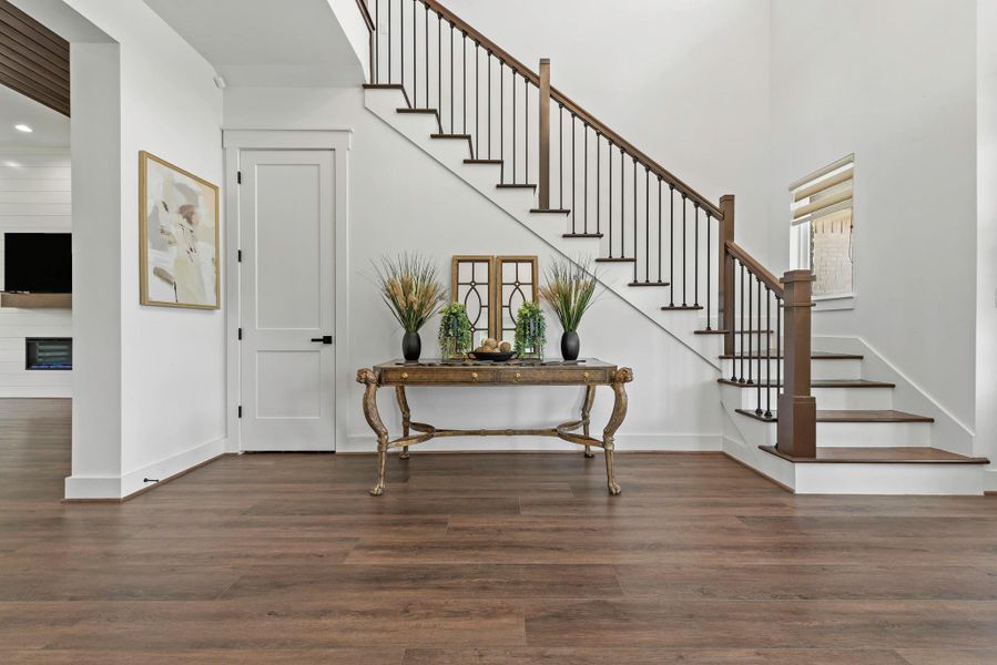High ceiling entry High ceiling entry