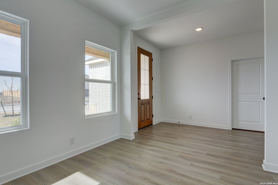Spacious, unfurnished interior of a new home in Nopal Valley, San Antonio (Image 20).