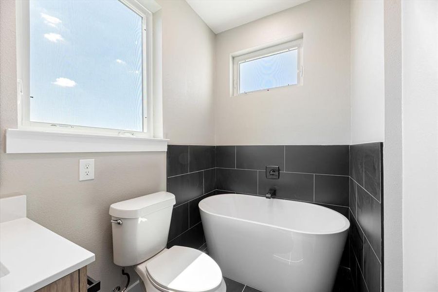 Furnished interior view inside a new home in , Farmers Branch (Image 6).