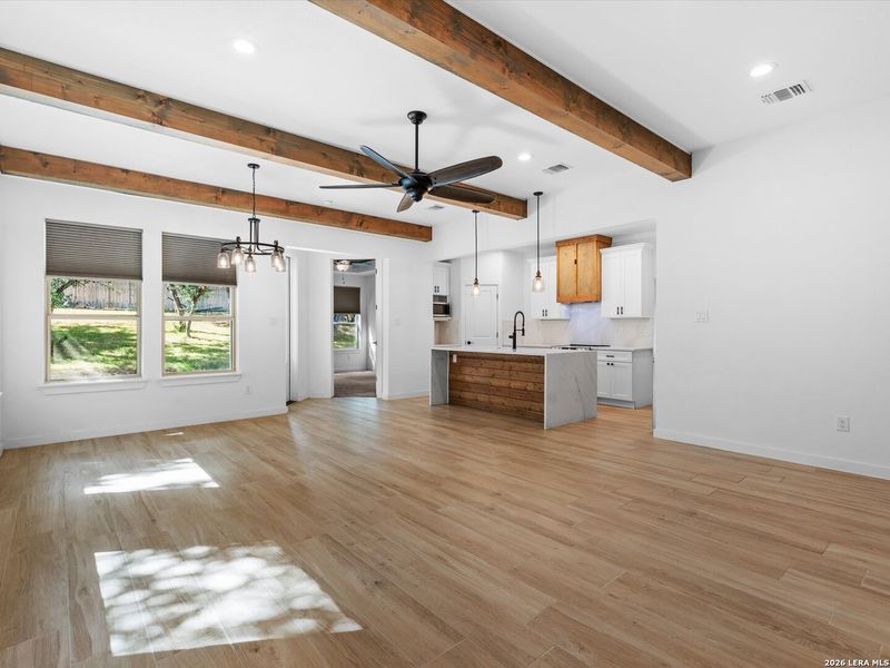 Spacious, unfurnished interior of a new home in , Canyon Lake (Image 18).