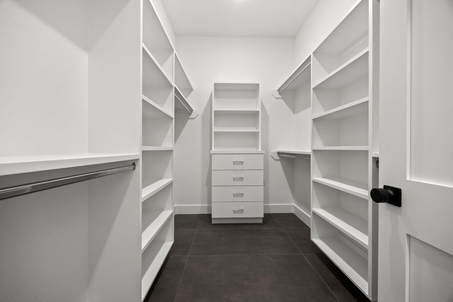Primary Closet - Walking