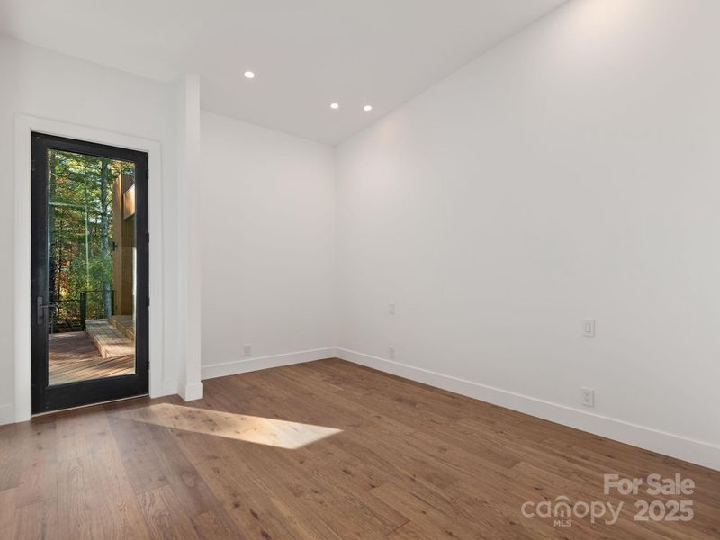 Spacious, unfurnished interior of a new home in , Mills River (Image 13).