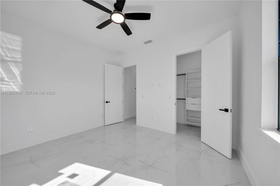 Spacious, unfurnished interior of a new home in , Cape Coral (Image 21).