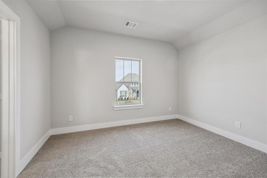 Spacious, unfurnished interior of a new home in Dove Hollow, Waxahachie (Image 23). Spacious, unfurnished interior of a new home in Dove Hollow, Waxahachie (Image 23).