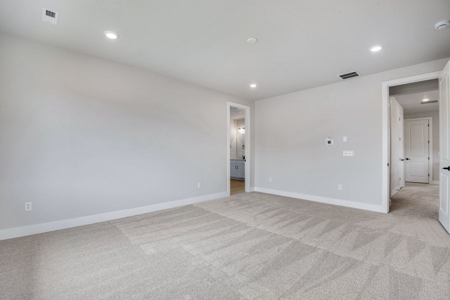 Spacious, unfurnished interior of a new home in The Aurora Highlands, Aurora (Image 34). Spacious, unfurnished interior of a new home in The Aurora Highlands, Aurora (Image 34).