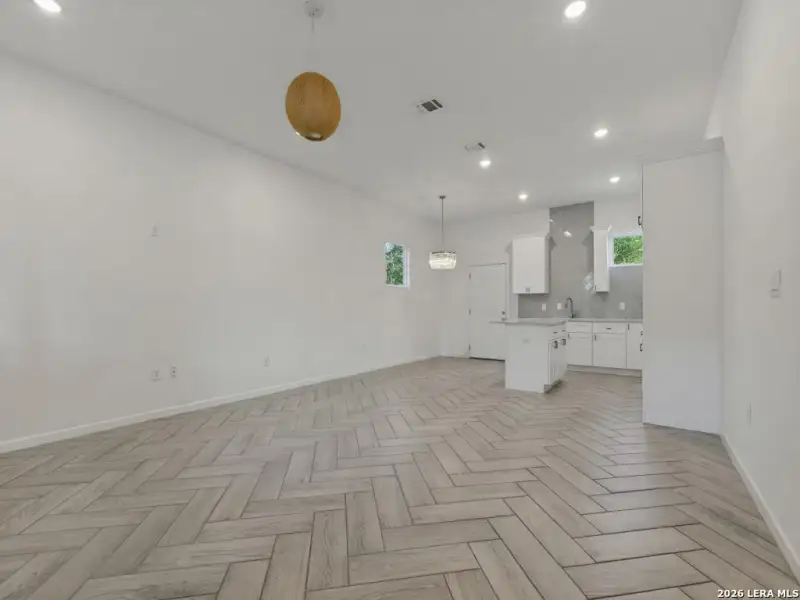 Spacious, unfurnished interior of a new home in , San Antonio (Image 9).