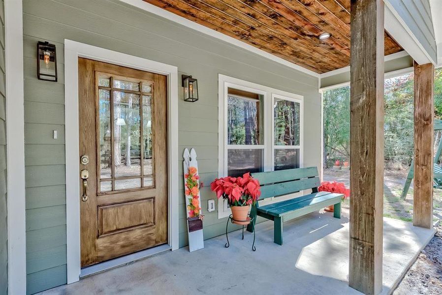 Exterior details and patio area of a home in , Brookeland (Image 25).