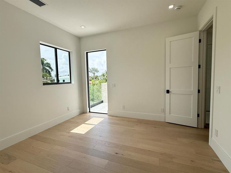Spacious, unfurnished interior of a new home in , Lake Worth (Image 17).